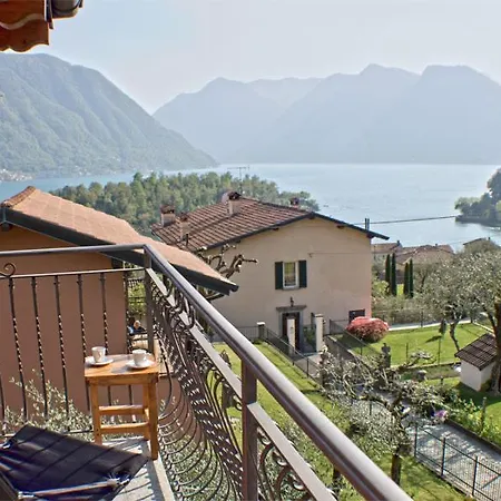 Apartman Bella Comacina Sp Dach-ferienwohnung Ossuccio